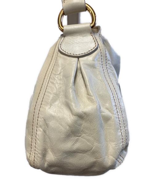 MIU MIU（ミュウミュウ）MIU MIU (ミュウミュウ) ワンハンドバッグ ベージュの古着・服飾アイテム