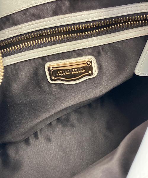 MIU MIU（ミュウミュウ）MIU MIU (ミュウミュウ) ワンハンドバッグ ベージュの古着・服飾アイテム