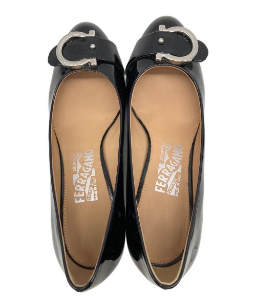 Salvatore Ferragamo（サルヴァトーレ フェラガモ）Salvatore Ferragamo (サルヴァトーレ フェラガモ) エナメルパンプス ブラック サイズ:6の古着・服飾アイテム