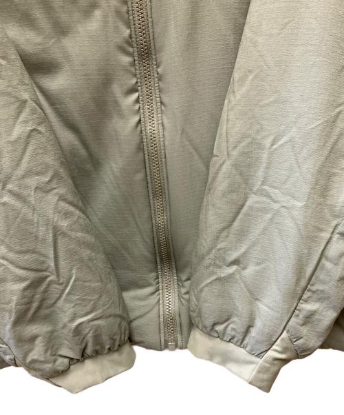 ARC'TERYX（アークテリクス）ARC'TERYX (アークテリクス) ATOM AR HOODY カーキ サイズ:Mの古着・服飾アイテム