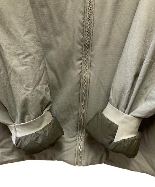 ARC'TERYX（アークテリクス）ARC'TERYX (アークテリクス) ATOM AR HOODY カーキ サイズ:Mの古着・服飾アイテム