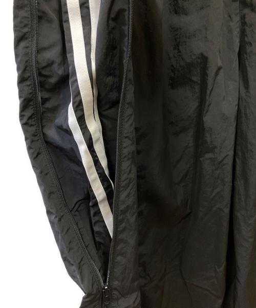 adidas（アディダス）adidas (アディダス) トラックパンツ ブラック サイズ:L 未使用品の古着・服飾アイテム
