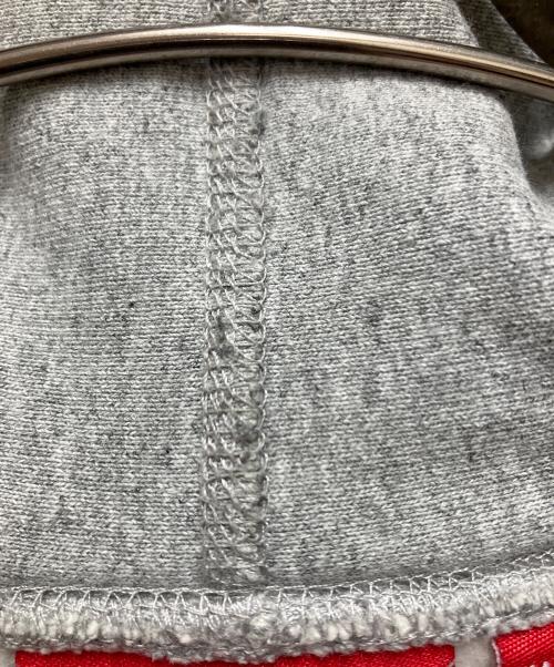 SUPREME（シュプリーム）Supreme (シュプリーム) プルオーバーパーカー グレー サイズ:Mの古着・服飾アイテム