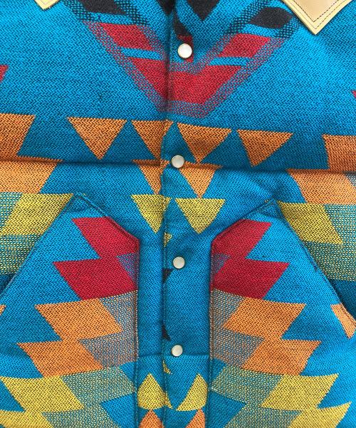 RockyMountainFeatherBed（ロッキーマウンテンフェザーベッド）RockyMountainFeatherBed (ロッキーマウンテンフェザーベッド) ベスト ブルー×マルチカラー サイズ:36の古着・服飾アイテム