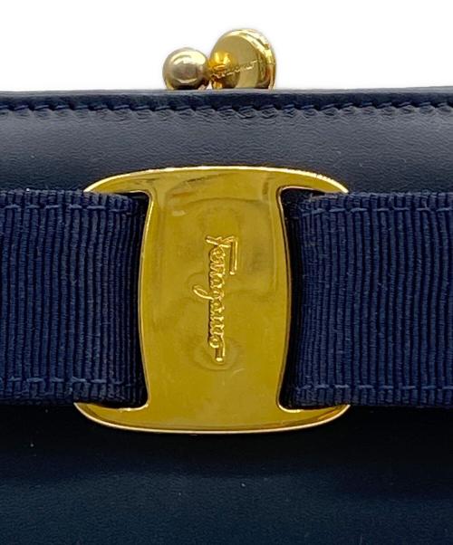 Salvatore Ferragamo（サルヴァトーレ フェラガモ）Salvatore Ferragamo (サルヴァトーレ フェラガモ) チェーンショルダーバッグ ネイビーの古着・服飾アイテム