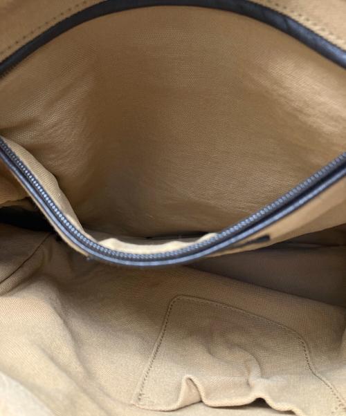 Yves Saint Laurent（イヴサンローラン）Yves Saint Laurent (イヴサンローラン) ショルダーバッグ ゴールドの古着・服飾アイテム