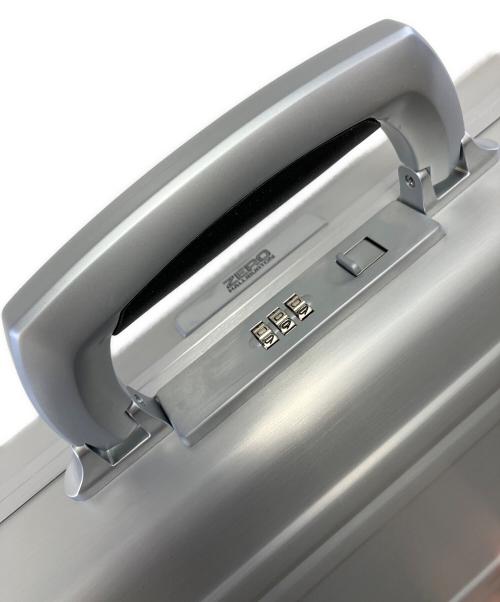 ZERO HALLIBURTON（ゼロ ハリバートン）ZERO HALLIBURTON (ゼロ ハリバートン) アタッシュケース シルバーの古着・服飾アイテム