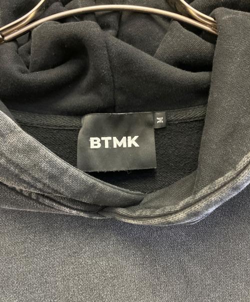 btmk（ビーティーエムケー）btmk (ビーティーエムケー) プルオーバーパーカー ブラック サイズ:Mの古着・服飾アイテム