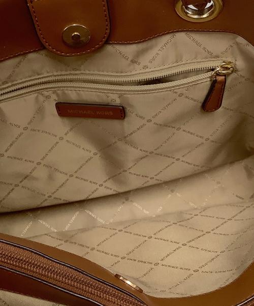 MICHAEL KORS（マイケル・コース）MICHAEL KORS (マイケル・コース) バッグ ベージュ×ブラウンの古着・服飾アイテム