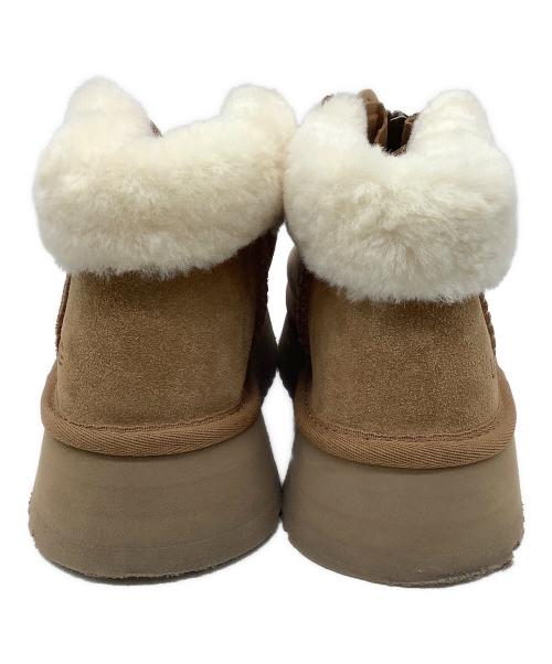UGG（アグ）UGG (アグ) ショートブーツ ベージュ サイズ:24の古着・服飾アイテム