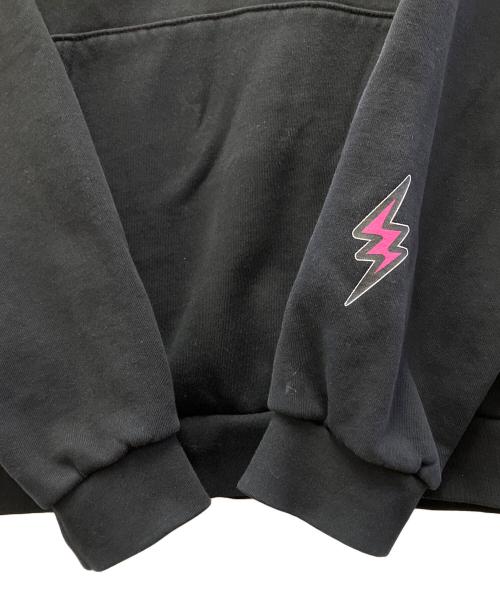 J.BALVIN（J．バルヴィン）J.BALVIN (J．バルヴィン) TAKASHI MURAKAMI (タカシ ムラカミ) プルオーバーパーカー ブラック サイズ:Lの古着・服飾アイテム