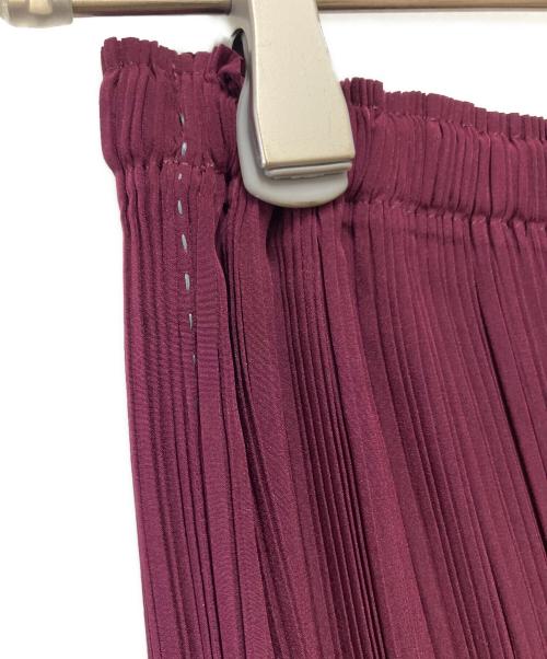 ISSEY MIYAKE FETE（イッセイミヤケフェット）ISSEY MIYAKE FETE (イッセイミヤケフェット) プリーツスカート バーガンディー サイズ:2の古着・服飾アイテム