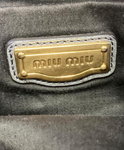 MIU MIU（ミュウミュウ）MIU MIU (ミュウミュウ) レザーバッグ グレーの古着・服飾アイテム