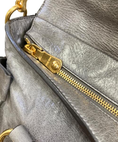 MIU MIU（ミュウミュウ）MIU MIU (ミュウミュウ) レザーバッグ グレーの古着・服飾アイテム