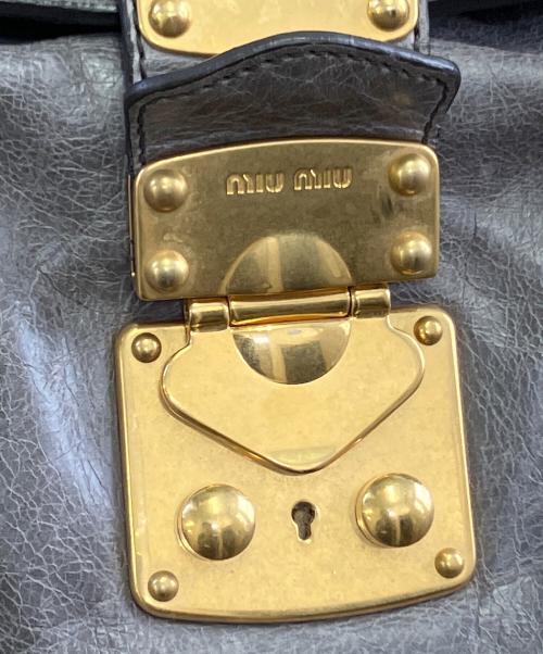 MIU MIU（ミュウミュウ）MIU MIU (ミュウミュウ) レザーバッグ グレーの古着・服飾アイテム