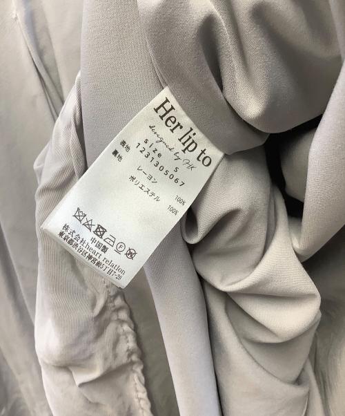 HER LIP TO（ハーリップトゥ）Her lip to (ハーリップトゥ) 半袖ワンピース グレー サイズ:Sの古着・服飾アイテム