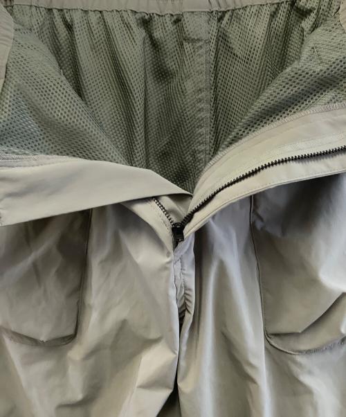 A + TOKYO（エープラス トウキョウ）A + TOKYO (エープラス トウキョウ) パウダーナイロン ジョグパンツ グレー サイズ:1の古着・服飾アイテム