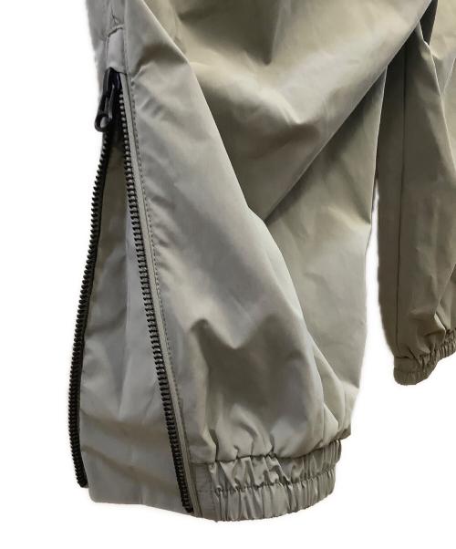 A + TOKYO（エープラス トウキョウ）A + TOKYO (エープラス トウキョウ) パウダーナイロン ジョグパンツ グレー サイズ:1の古着・服飾アイテム