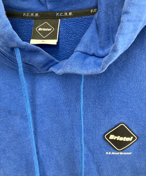 F.C.R.B.（エフシーレアルブリストル）F.C.R.B. (エフシーレアルブリストル) プルオーバーパーカー ブルー サイズ:XLの古着・服飾アイテム