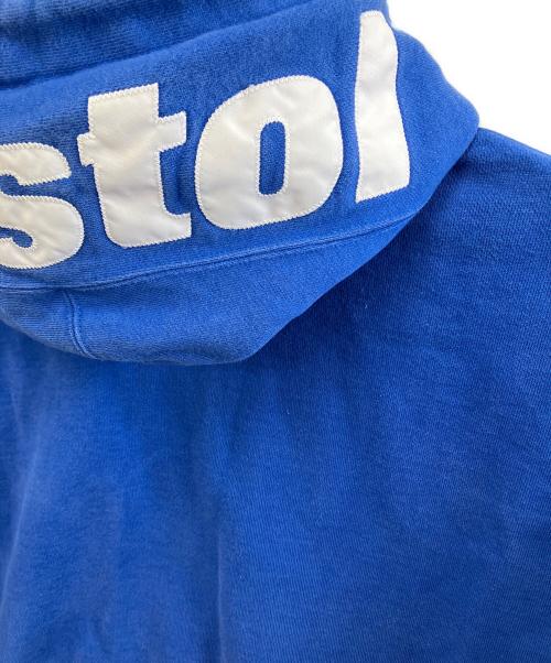 F.C.R.B.（エフシーレアルブリストル）F.C.R.B. (エフシーレアルブリストル) プルオーバーパーカー ブルー サイズ:XLの古着・服飾アイテム