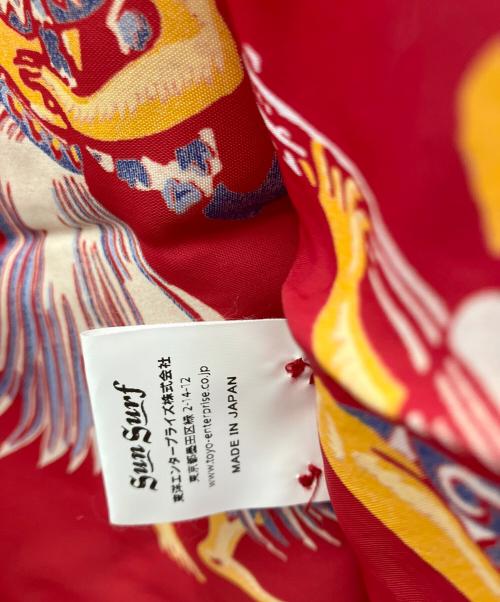 Sun Surf（サンサーフ）Sun Surf (サンサーフ) 半袖シャツ レッド×グリーン サイズ:L 未使用品の古着・服飾アイテム