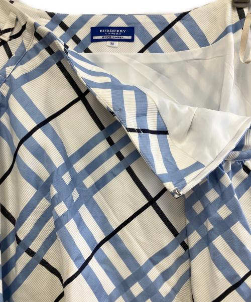 BURBERRY BLUE LABEL（バーバリー ブルー レーベル）BURBERRY BLUE LABEL (バーバリー ブルー レーベル) スカート ブルー×ホワイト サイズ:38の古着・服飾アイテム