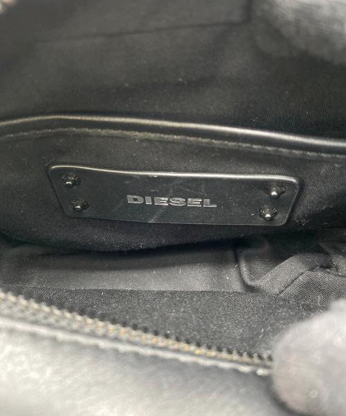 DIESEL（ディーゼル）DIESEL (ディーゼル) エンボスロゴショルダーバッグ ブラックの古着・服飾アイテム