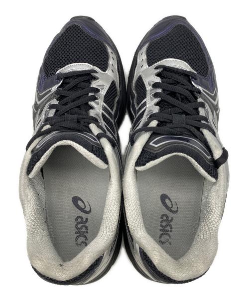 asics（アシックス）asics (アシックス) atmos (アトモス) スニーカー ブラック×グレー サイズ:28の古着・服飾アイテム