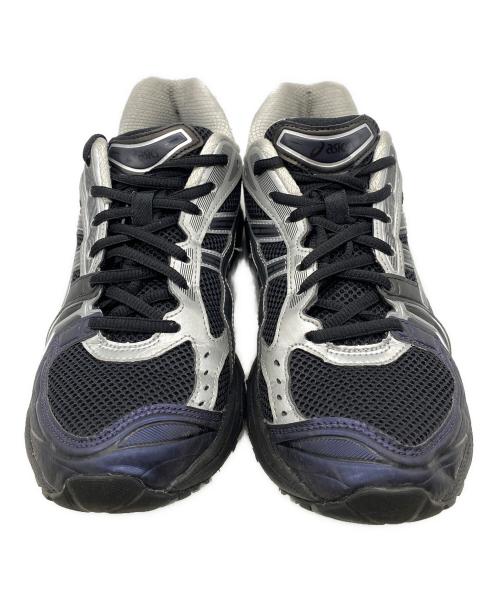 asics（アシックス）asics (アシックス) atmos (アトモス) スニーカー ブラック×グレー サイズ:28の古着・服飾アイテム