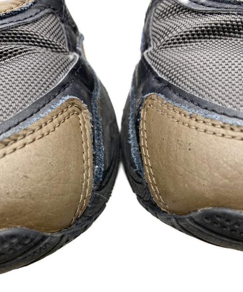asics（アシックス）asics (アシックス) ローカットスニーカー ブラウン×ブラック サイズ:28の古着・服飾アイテム