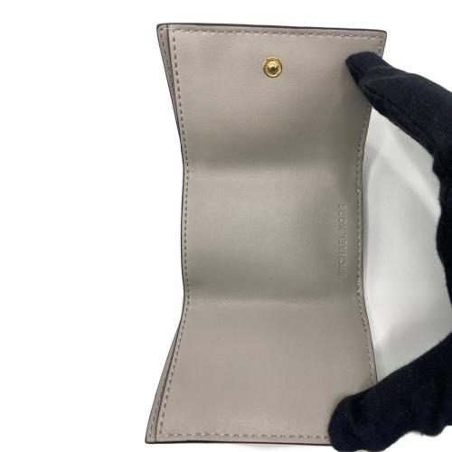 MICHAEL KORS（マイケルコース）MICHAEL KORS (マイケルコース) コンパクトウォレット ホワイト×グレーの古着・服飾アイテム