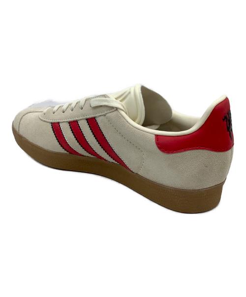 adidas（アディダス）adidas (アディダス) スニーカー ベージュ×レッド サイズ:23.5 未使用品の古着・服飾アイテム