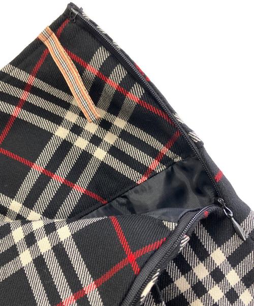 BURBERRY BLUE LABEL（バーバリー ブルー レーベル）BURBERRY BLUE LABEL (バーバリー ブルー レーベル) ミニスカート レッド×ブラック サイズ:36の古着・服飾アイテム