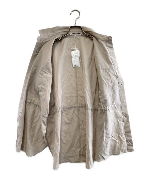 23区（ニジュウサンク）23区 (ニジュウサンク) 半袖シャツ ベージュ サイズ:38 未使用品の古着・服飾アイテム