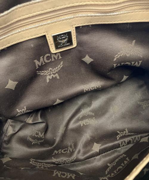 MCM（エムシーエム）MCM (エムシーエム) ショルダーバッグ アイボリーの古着・服飾アイテム