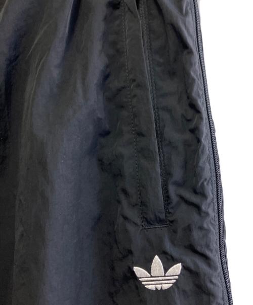 adidas（アディダス）adidas (アディダス) SSTトラックパンツ ブラック サイズ:L 未使用品の古着・服飾アイテム