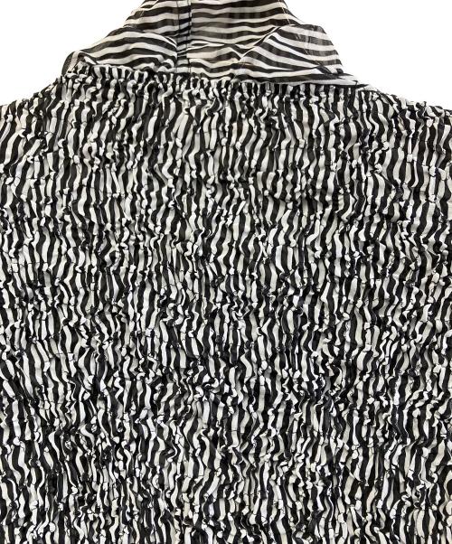 ISSEY MIYAKE FETE（イッセイミヤケフェット）ISSEY MIYAKE FETE (イッセイミヤケフェット) 薄手カーディガン ブラック サイズ:02の古着・服飾アイテム