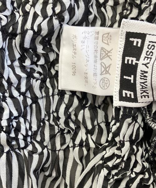 ISSEY MIYAKE FETE（イッセイミヤケフェット）ISSEY MIYAKE FETE (イッセイミヤケフェット) 薄手カーディガン ブラック サイズ:02の古着・服飾アイテム