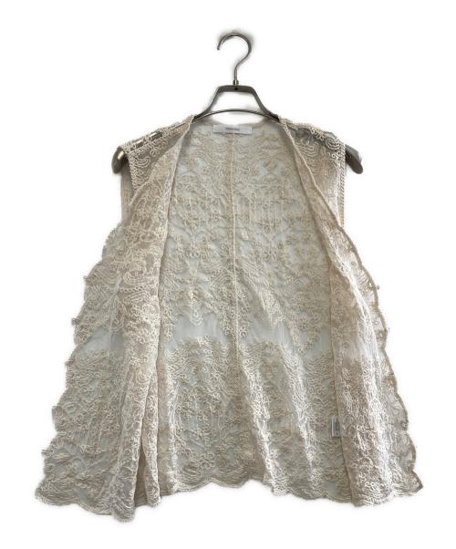 TORRAZZO DONNA（トラッゾドンナ）TORRAZZO DONNA (トラッゾドンナ) 立体コード刺繍レース ベスト ベージュ サイズ:Fの古着・服飾アイテム