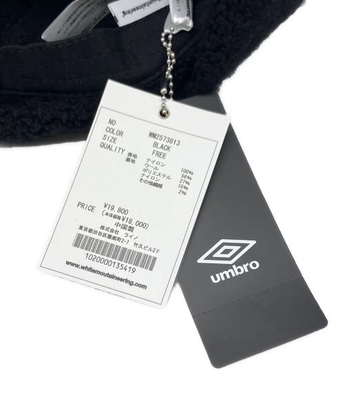 WHITE MOUNTAINEERING（ホワイトマウンテ二アニング）WHITE MOUNTAINEERING (ホワイトマウンテ二アニング) UMBRO (アンブロ) 帽子 ブラック 未使用品の古着・服飾アイテム