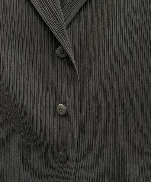 ISSEY MIYAKE FETE（イッセイミヤケフェット）ISSEY MIYAKE FETE (イッセイミヤケフェット) プリーツテーラードジャケット ブラック サイズ:02の古着・服飾アイテム