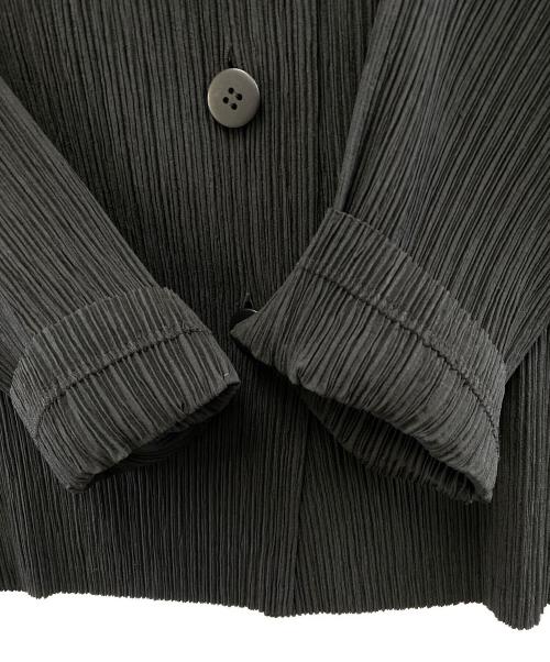 ISSEY MIYAKE FETE（イッセイミヤケフェット）ISSEY MIYAKE FETE (イッセイミヤケフェット) プリーツテーラードジャケット ブラック サイズ:02の古着・服飾アイテム