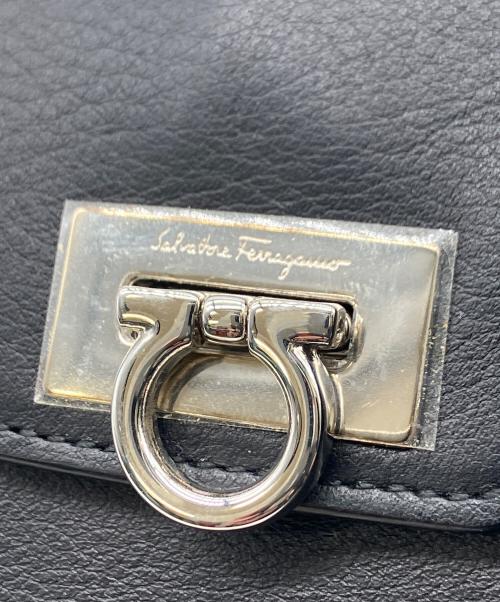 Salvatore Ferragamo（サルヴァトーレ フェラガモ）Salvatore Ferragamo (サルヴァトーレ フェラガモ) 2つ折り財布の古着・服飾アイテム