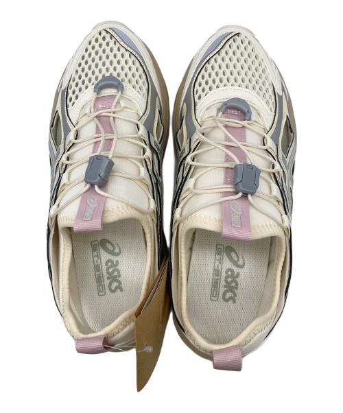 asics（アシックス）asics (アシックス) スニーカー ベージュ サイズ:24 未使用品の古着・服飾アイテム