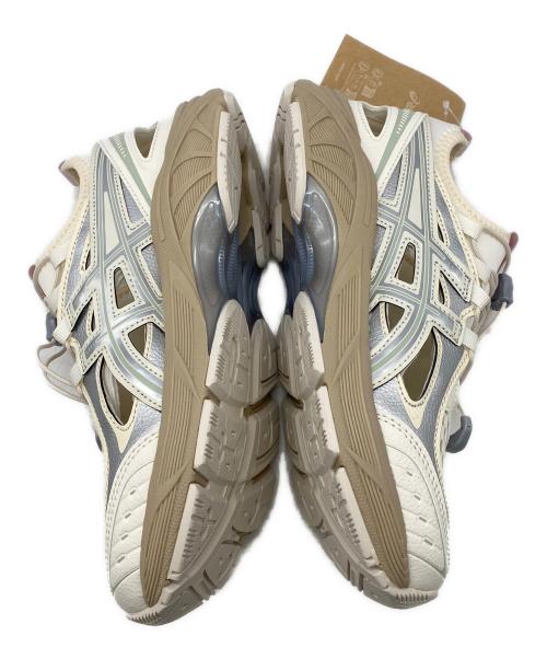 asics（アシックス）asics (アシックス) スニーカー ベージュ サイズ:24 未使用品の古着・服飾アイテム