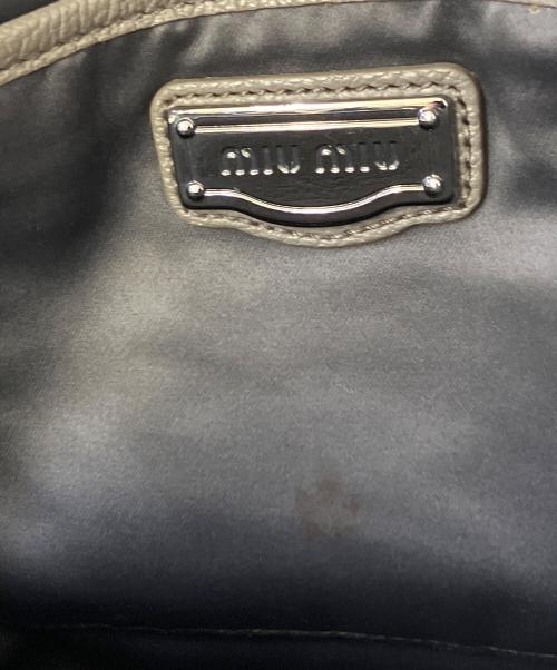 MIU MIU（ミュウミュウ）MIU MIU (ミュウミュウ) 2WAYバッグ グレージュの古着・服飾アイテム