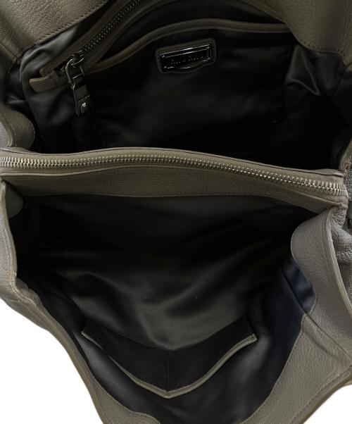 MIU MIU（ミュウミュウ）MIU MIU (ミュウミュウ) 2WAYバッグ グレージュの古着・服飾アイテム