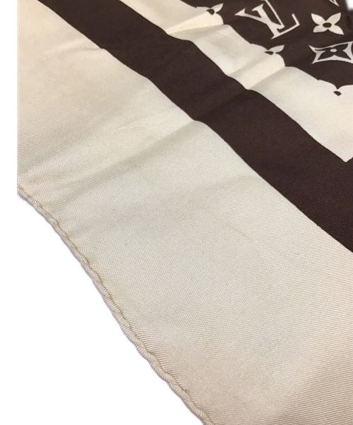 LOUIS VUITTON（ルイ ヴィトン）LOUIS VUITTON (ルイ ヴィトン) シルクスカーフ ベージュ×ブラウンの古着・服飾アイテム