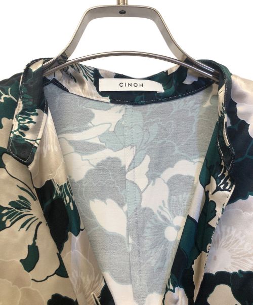 CINOH（チノ）CINOH (チノ) FLOWER PIRINT DRAPE BLOUSE ホワイト×グリーン サイズ:36の古着・服飾アイテム