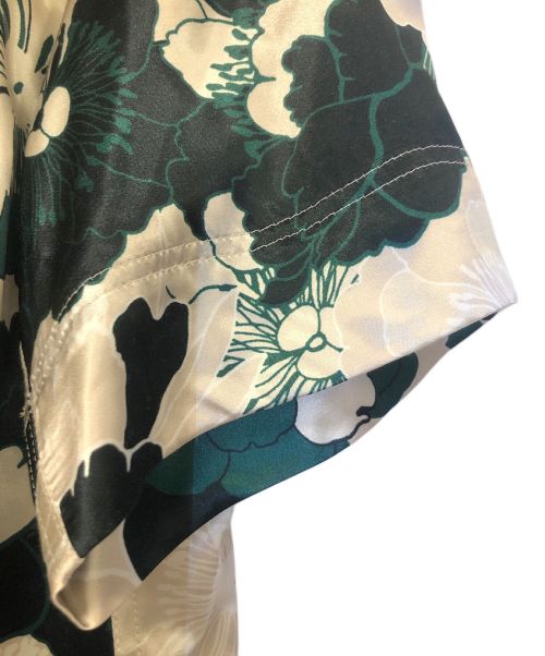 CINOH（チノ）CINOH (チノ) FLOWER PIRINT DRAPE BLOUSE ホワイト×グリーン サイズ:36の古着・服飾アイテム